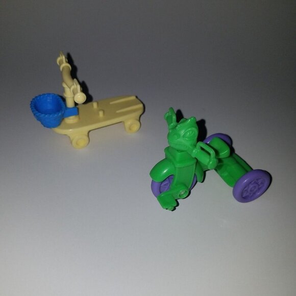 Rugrats Tommy Goes Riding Green Tricycle Angelica Yellow Scooter REPLACEMENT Toy - Picture 1 of 14
